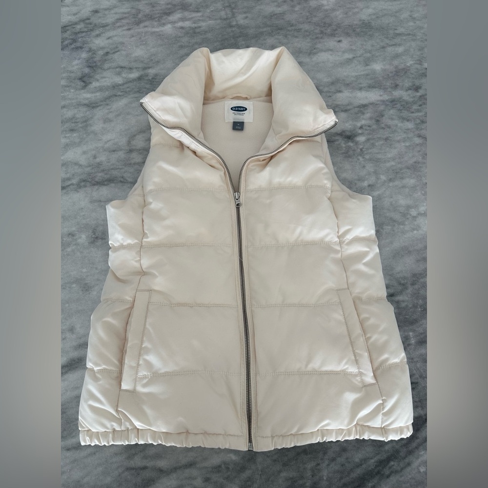 Old Navy Puffer Vest. Size M